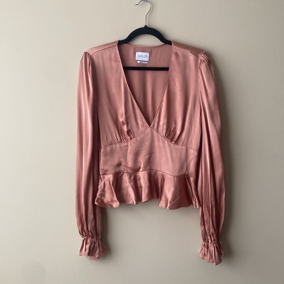 Saylor Pink Satin Long Sleeve Deep V Peplum Blouse Top size Medium - Picture 4 of 9
